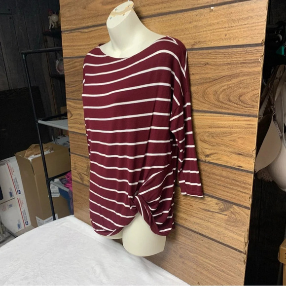 White Birch size small burgundy/white striped top front twist - Picture 5 of 7